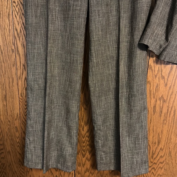 EUC JESSICA WOMENS SZ 12 2 pce suit in neutral bl/white/charcoal - Picture 10 of 14